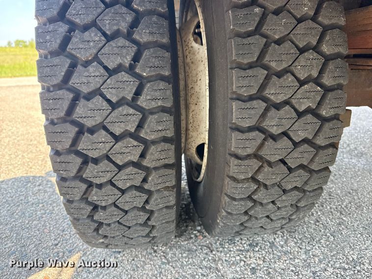 image for item DJ7821 2019 Chevy Silverado 6500HD box truck