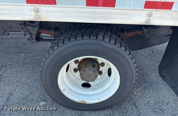 image for item DJ7821 2019 Chevy Silverado 6500HD box truck