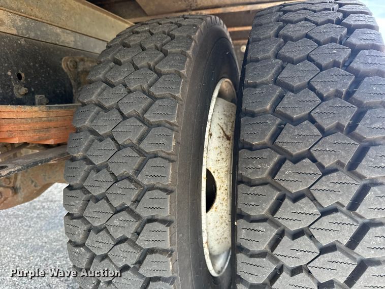 image for item DJ7821 2019 Chevy Silverado 6500HD box truck