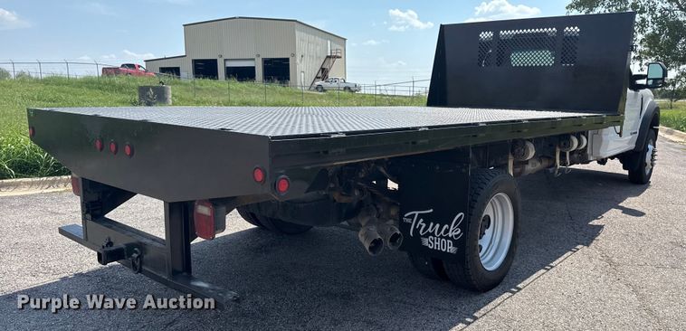 image for item DJ7822 2019 Ford F550 Super Duty flatbed truck