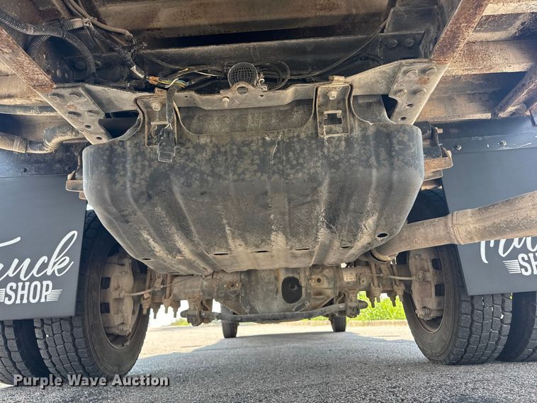 image for item DJ7822 2019 Ford F550 Super Duty flatbed truck