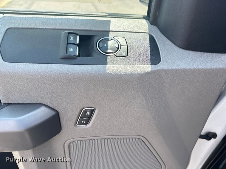 image for item DJ7822 2019 Ford F550 Super Duty flatbed truck