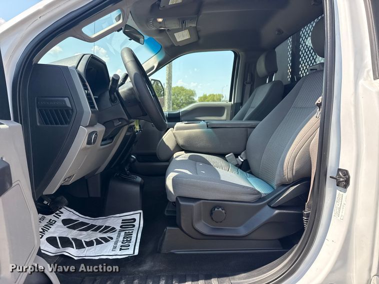 image for item DJ7822 2019 Ford F550 Super Duty flatbed truck