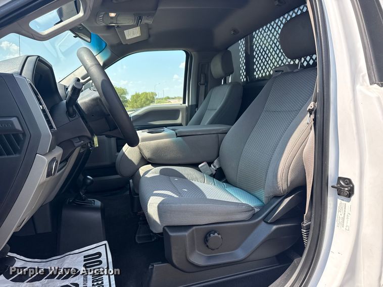 image for item DJ7822 2019 Ford F550 Super Duty flatbed truck