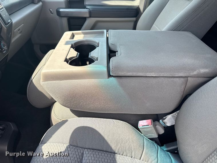 image for item DJ7822 2019 Ford F550 Super Duty flatbed truck