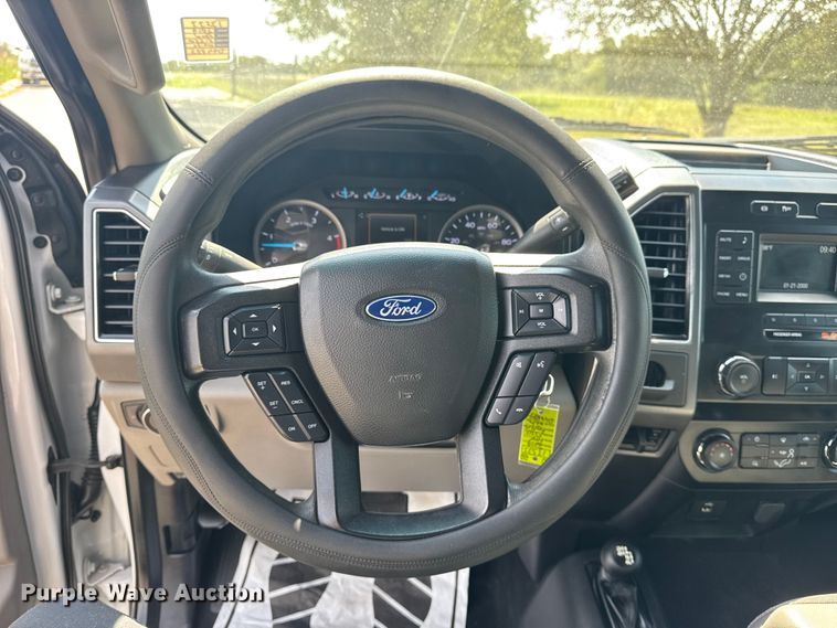 image for item DJ7822 2019 Ford F550 Super Duty flatbed truck