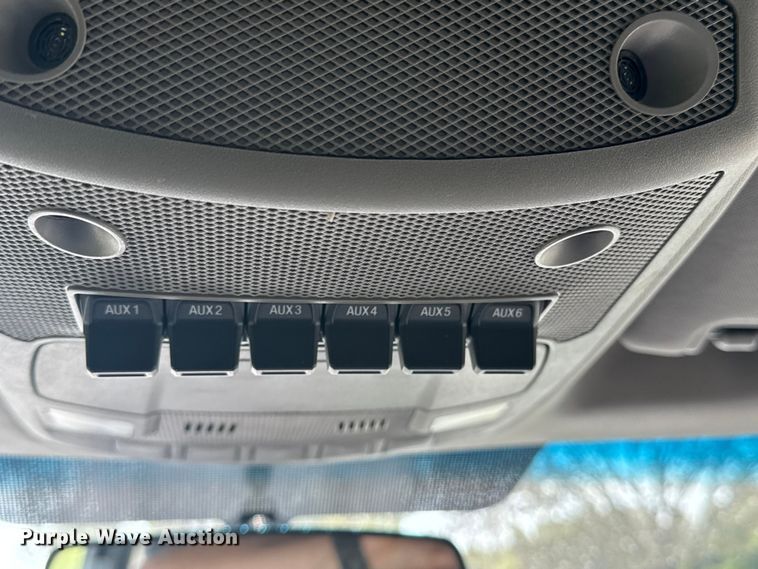 image for item DJ7822 2019 Ford F550 Super Duty flatbed truck