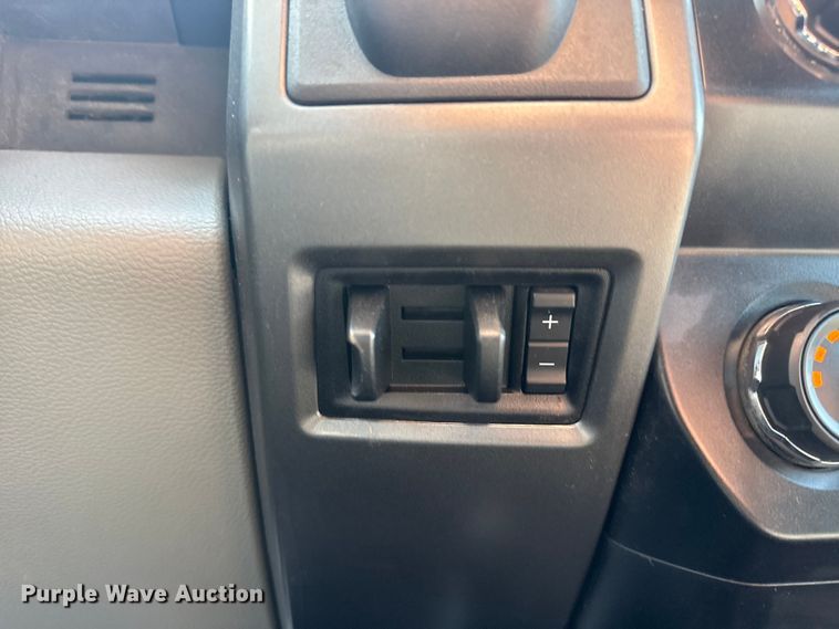 image for item DJ7822 2019 Ford F550 Super Duty flatbed truck