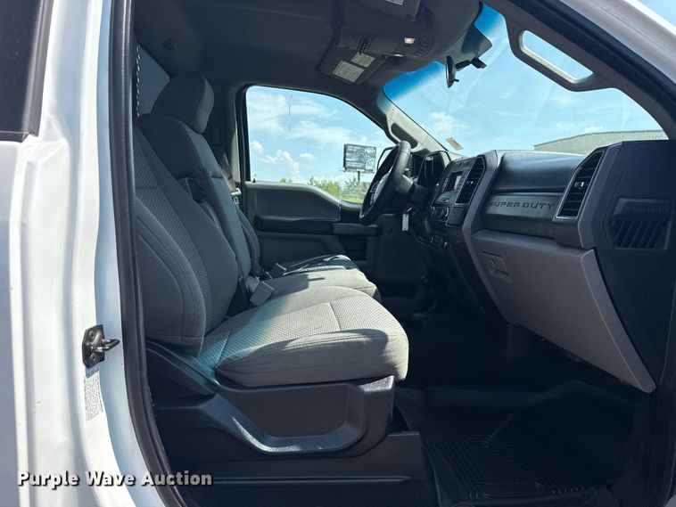 image for item DJ7822 2019 Ford F550 Super Duty flatbed truck