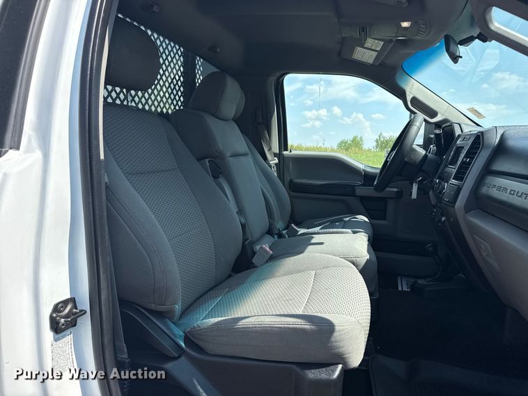 image for item DJ7822 2019 Ford F550 Super Duty flatbed truck