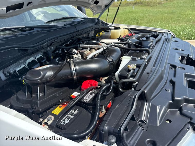 image for item DJ7822 2019 Ford F550 Super Duty flatbed truck