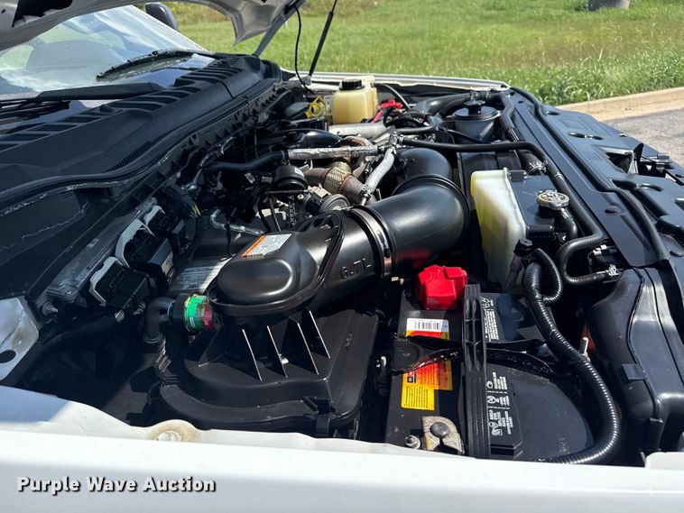 image for item DJ7822 2019 Ford F550 Super Duty flatbed truck