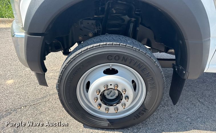 image for item DJ7822 2019 Ford F550 Super Duty flatbed truck