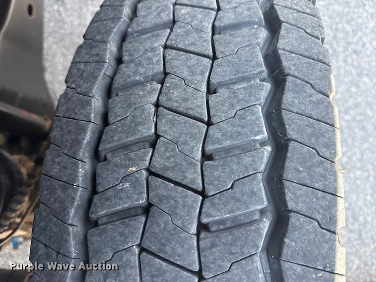 image for item DJ7822 2019 Ford F550 Super Duty flatbed truck