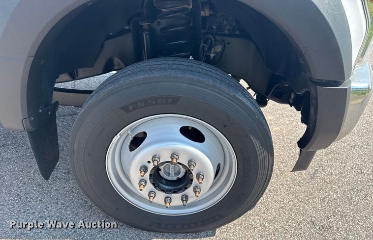 image for item DJ7822 2019 Ford F550 Super Duty flatbed truck