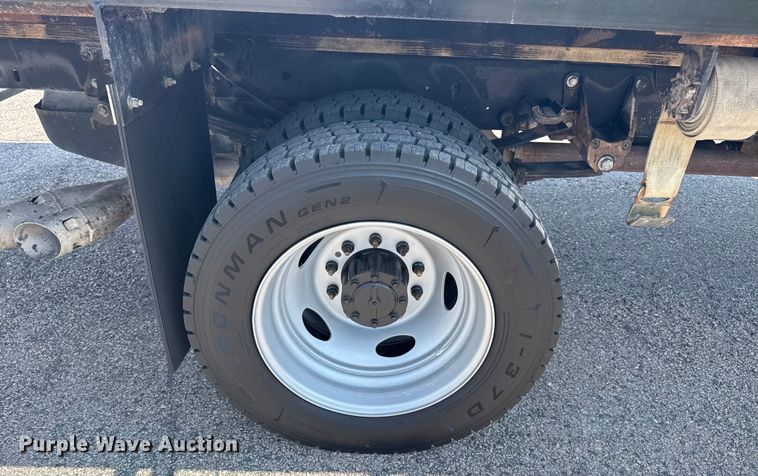 image for item DJ7822 2019 Ford F550 Super Duty flatbed truck