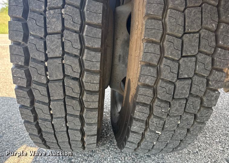 image for item DJ7822 2019 Ford F550 Super Duty flatbed truck