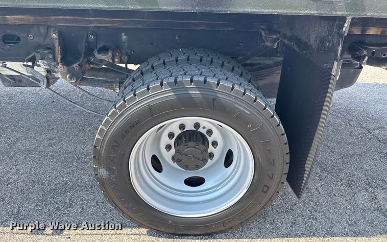 image for item DJ7822 2019 Ford F550 Super Duty flatbed truck