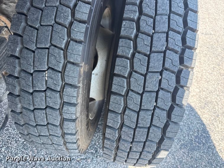 image for item DJ7822 2019 Ford F550 Super Duty flatbed truck