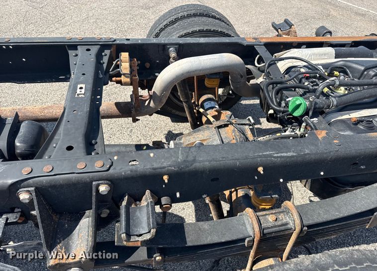 image for item DJ7823 2020 Ford F550 Super Duty truck cab and chassis