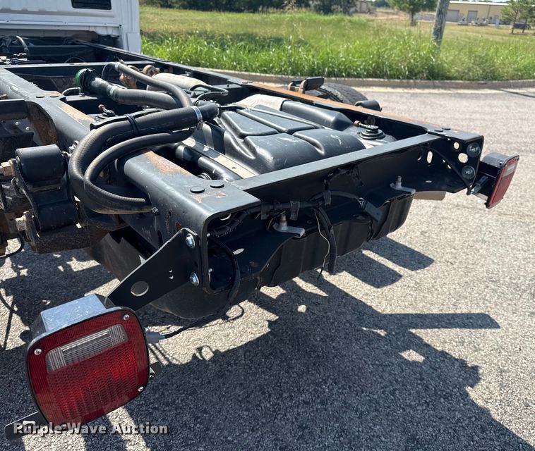 image for item DJ7823 2020 Ford F550 Super Duty truck cab and chassis