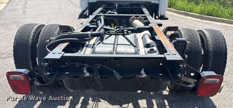 image for item DJ7823 2020 Ford F550 Super Duty truck cab and chassis