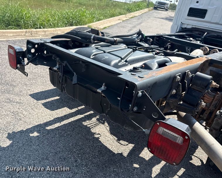 image for item DJ7823 2020 Ford F550 Super Duty truck cab and chassis