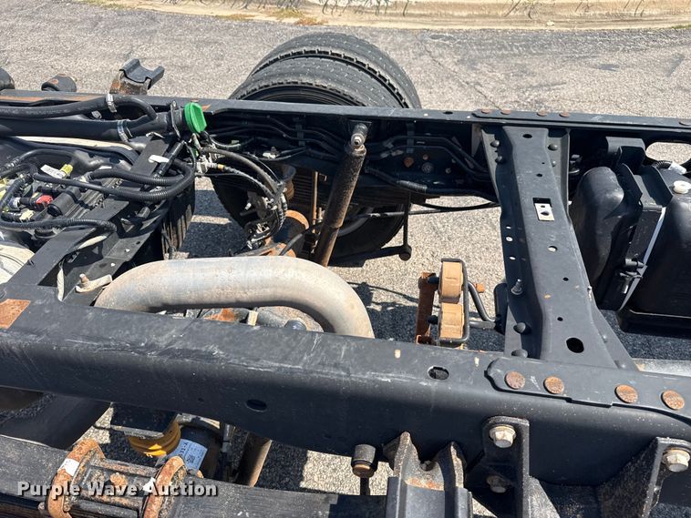 image for item DJ7823 2020 Ford F550 Super Duty truck cab and chassis