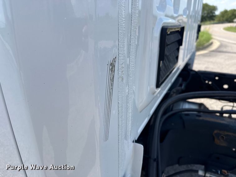 image for item DJ7823 2020 Ford F550 Super Duty truck cab and chassis