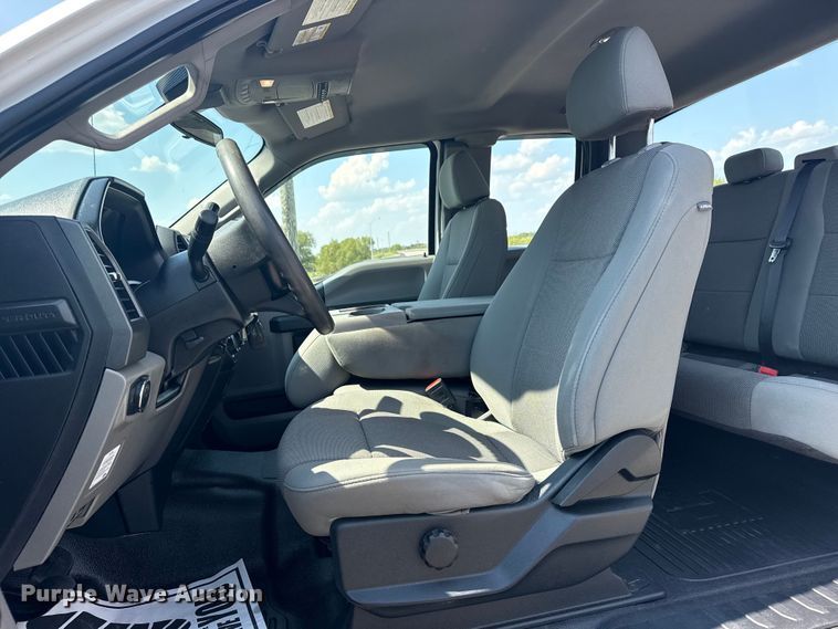 image for item DJ7823 2020 Ford F550 Super Duty truck cab and chassis