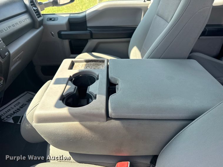 image for item DJ7823 2020 Ford F550 Super Duty truck cab and chassis