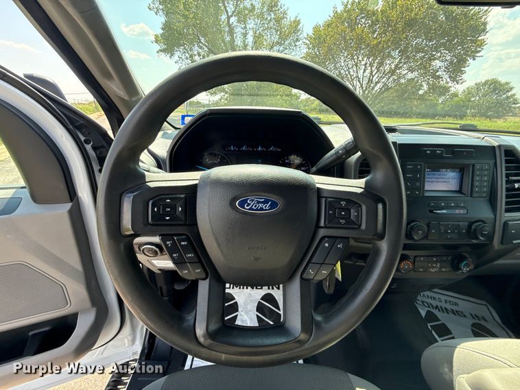 image for item DJ7823 2020 Ford F550 Super Duty truck cab and chassis