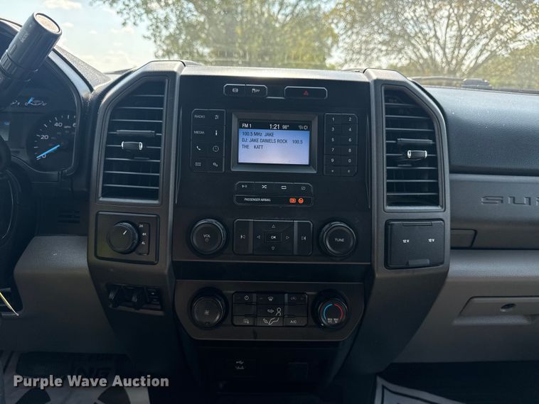 image for item DJ7823 2020 Ford F550 Super Duty truck cab and chassis