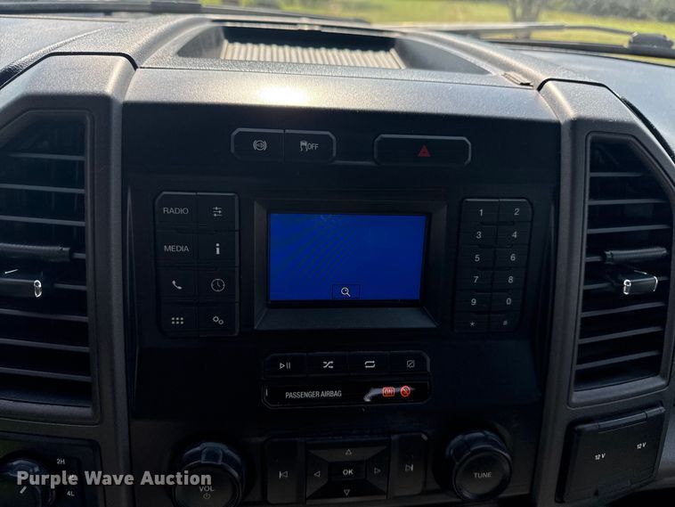 image for item DJ7823 2020 Ford F550 Super Duty truck cab and chassis