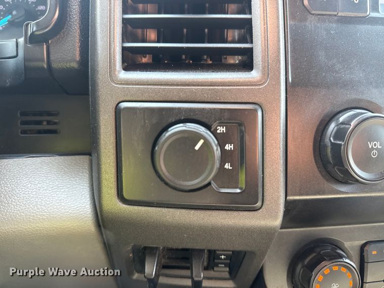 image for item DJ7823 2020 Ford F550 Super Duty truck cab and chassis