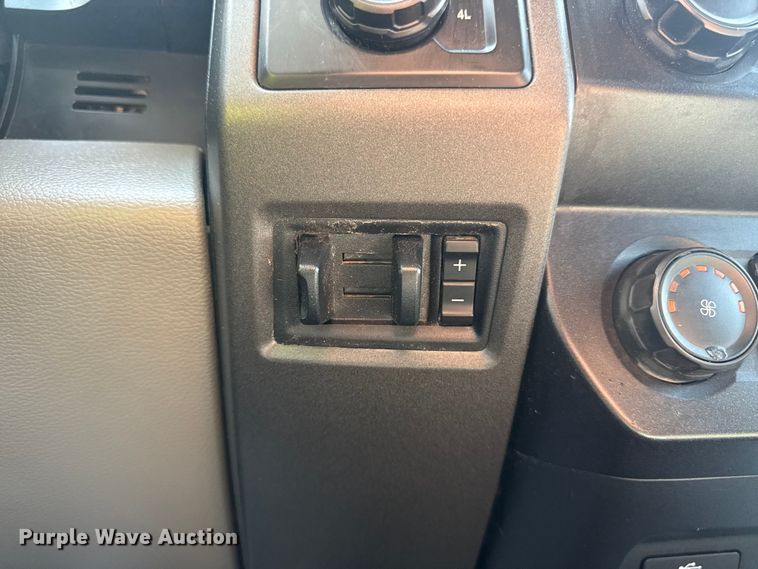 image for item DJ7823 2020 Ford F550 Super Duty truck cab and chassis