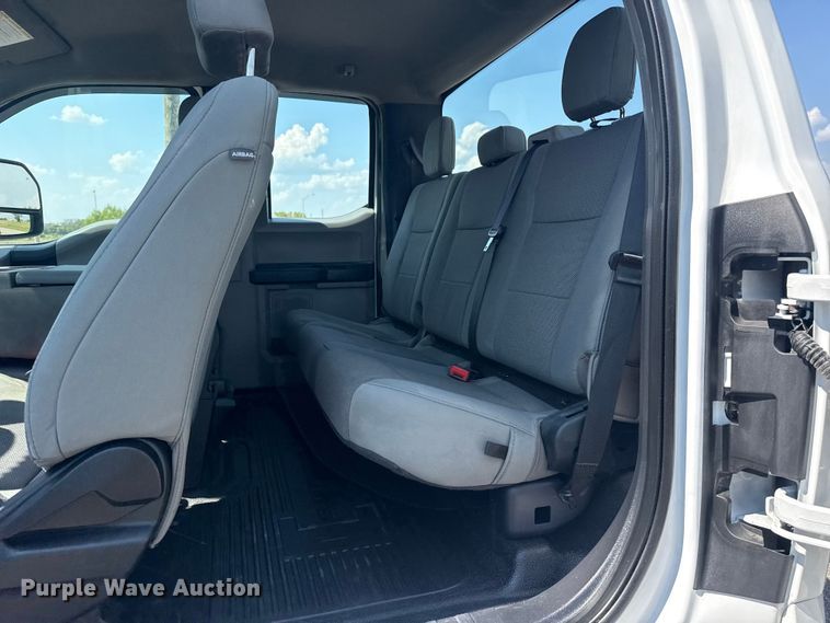 image for item DJ7823 2020 Ford F550 Super Duty truck cab and chassis