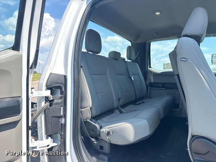 image for item DJ7823 2020 Ford F550 Super Duty truck cab and chassis