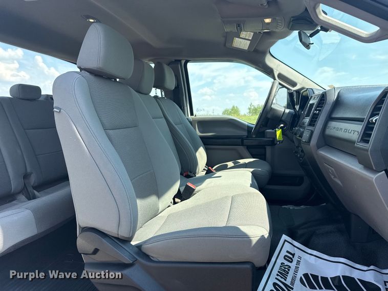 image for item DJ7823 2020 Ford F550 Super Duty truck cab and chassis