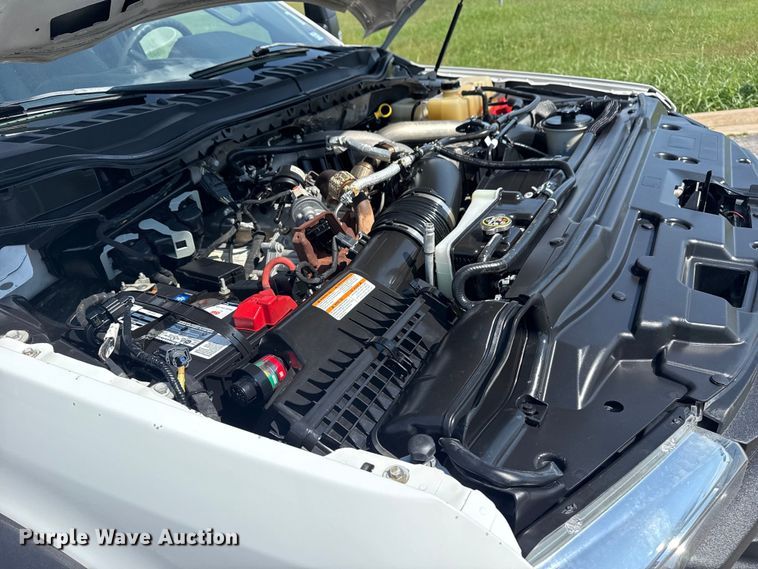 image for item DJ7823 2020 Ford F550 Super Duty truck cab and chassis