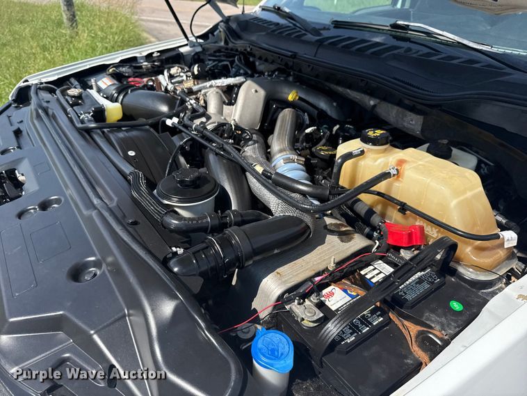 image for item DJ7823 2020 Ford F550 Super Duty truck cab and chassis