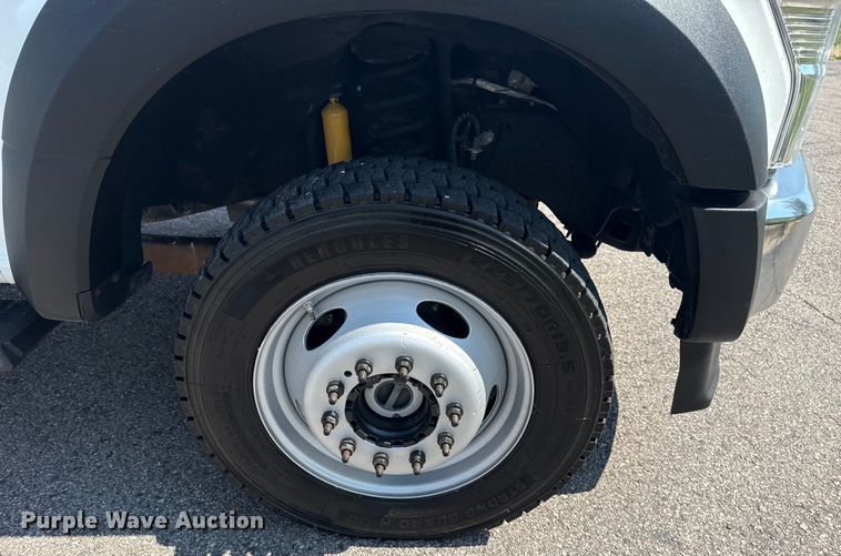 image for item DJ7823 2020 Ford F550 Super Duty truck cab and chassis