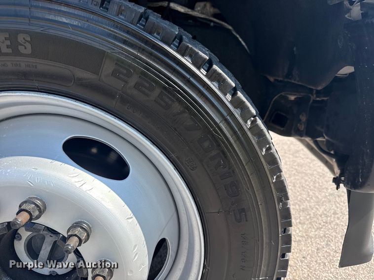 image for item DJ7823 2020 Ford F550 Super Duty truck cab and chassis