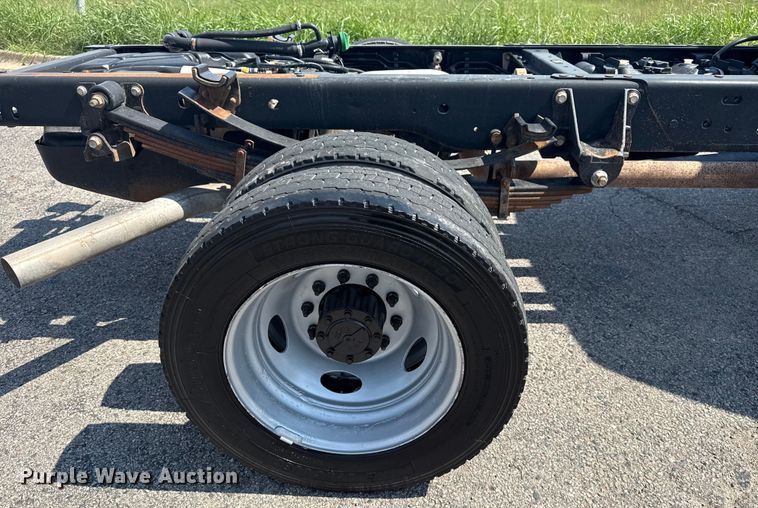 image for item DJ7823 2020 Ford F550 Super Duty truck cab and chassis