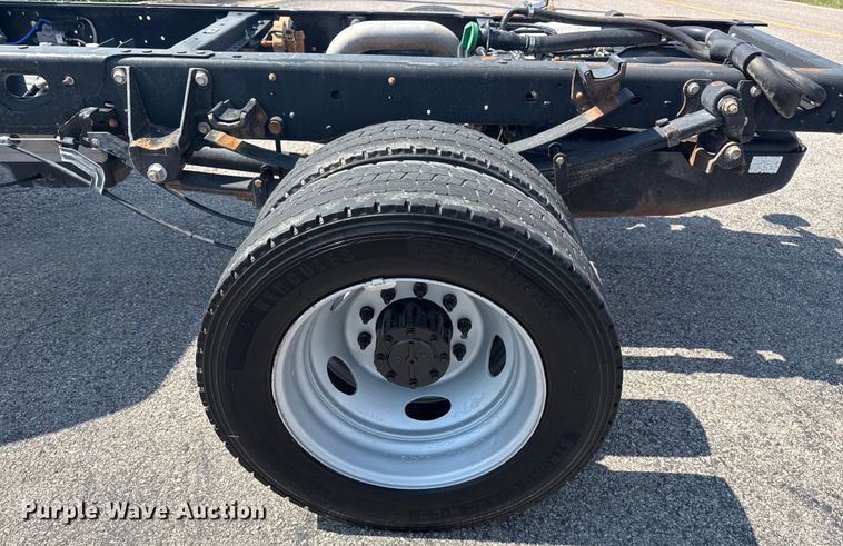 image for item DJ7823 2020 Ford F550 Super Duty truck cab and chassis