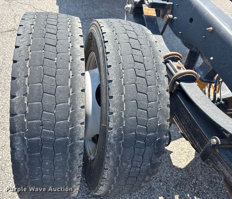 image for item DJ7823 2020 Ford F550 Super Duty truck cab and chassis