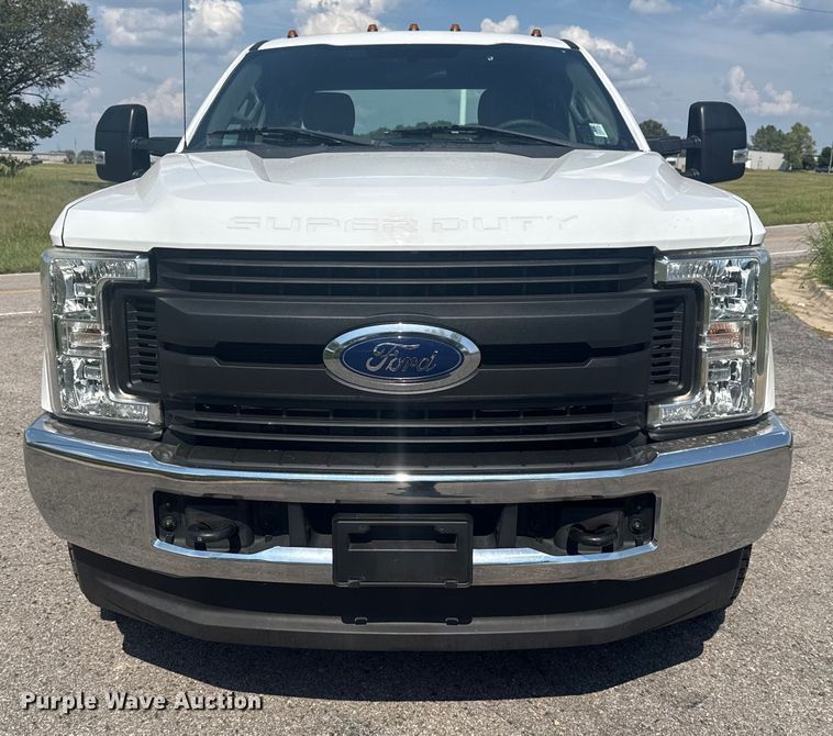 image for item DJ7824 2018 Ford F350 Super Duty SuperCab pickup truck