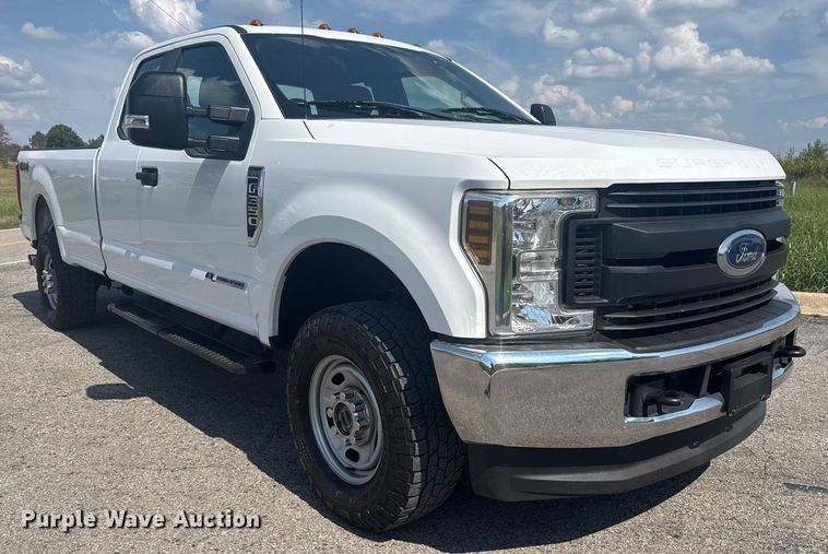 image for item DJ7824 2018 Ford F350 Super Duty SuperCab pickup truck