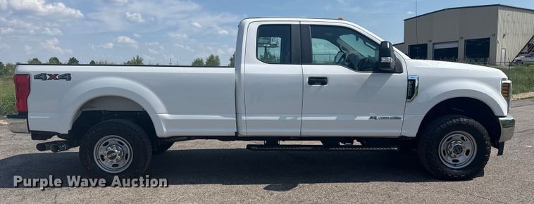 image for item DJ7824 2018 Ford F350 Super Duty SuperCab pickup truck
