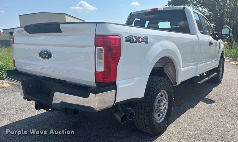 image for item DJ7824 2018 Ford F350 Super Duty SuperCab pickup truck